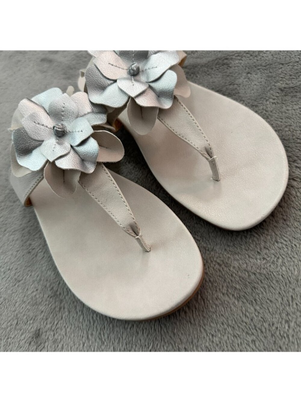 BOC Born Concept Silver Flower Sandals Shoes Flats Womens 9 - Picture 3 of 5